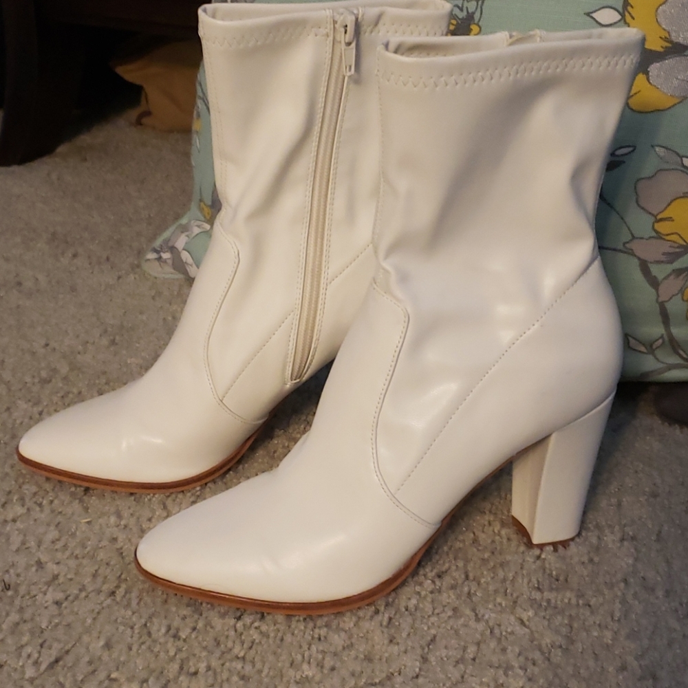 Dolce Vita White Low Boots 7.5